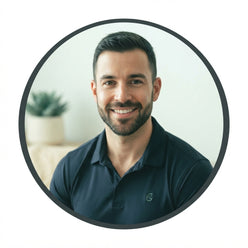 A professional circular portrait of fitness influencer Leo G. smiling against a clean, bright white background.